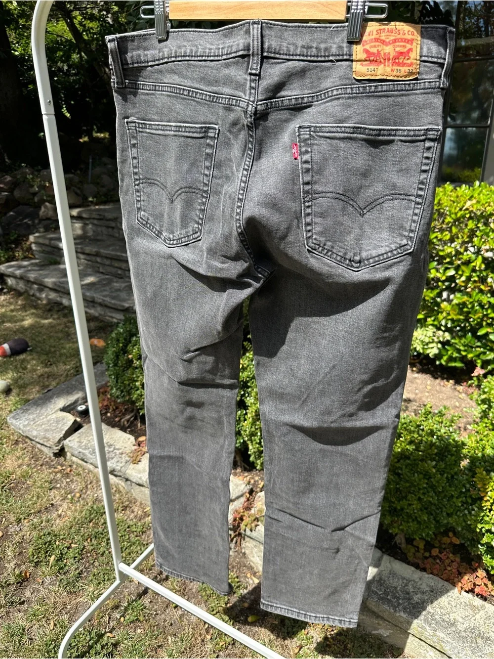 Levis straight leg